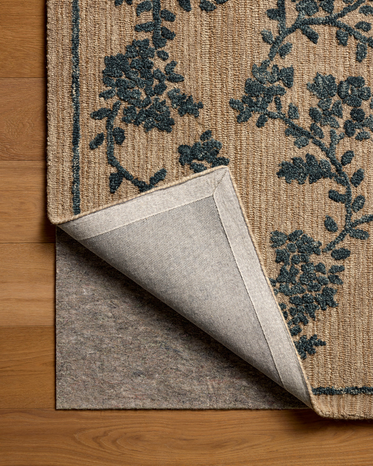 Alfombra Winslet 01 Latte | Navy by Magnolia Home by Joanna Gaines × Loloi | Preventa