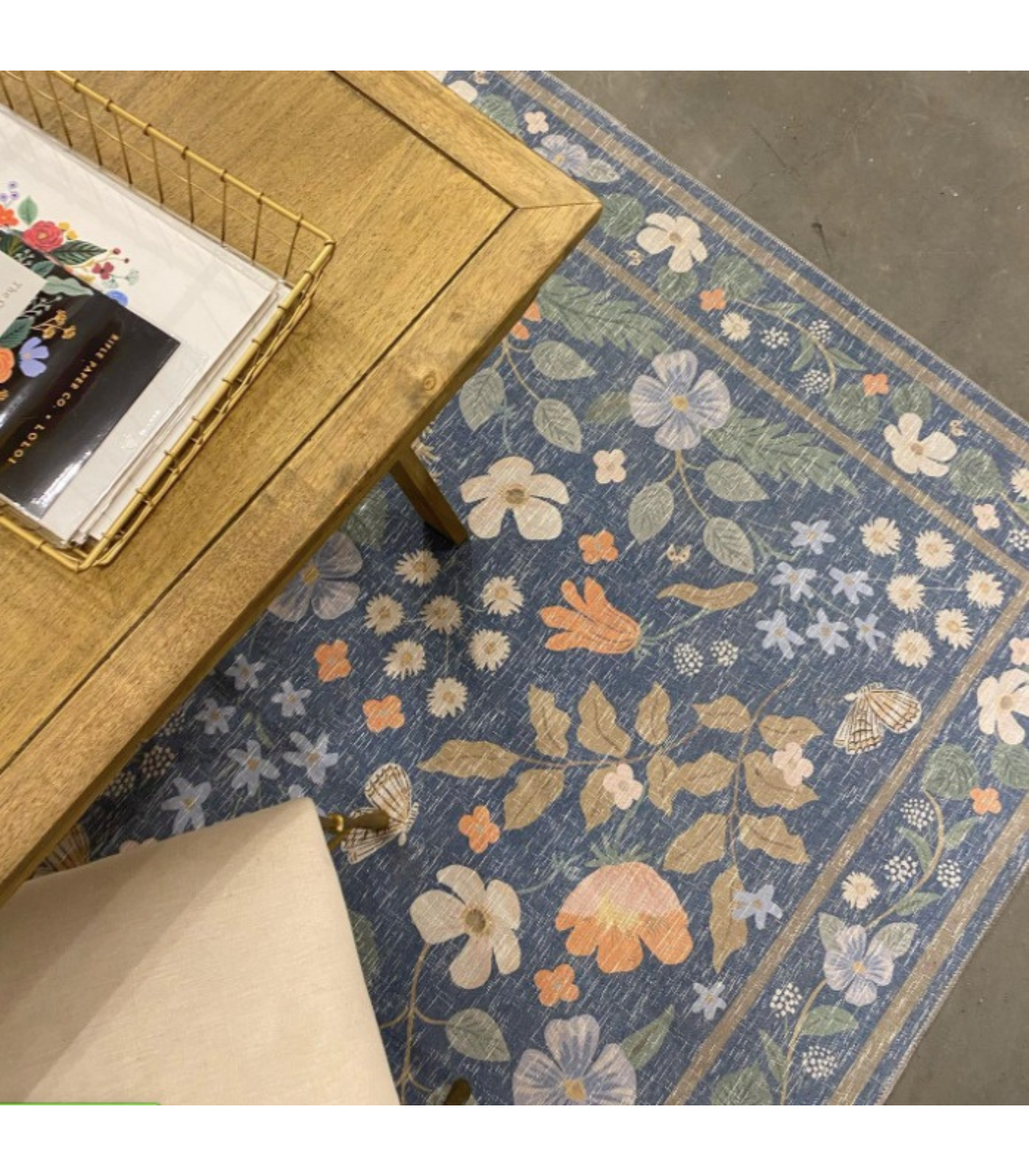 PREVENTA ABRIL | Alfombra Cotswolds 03 Willow Indigo Rifle Paper Co. × Loloi (262x354)