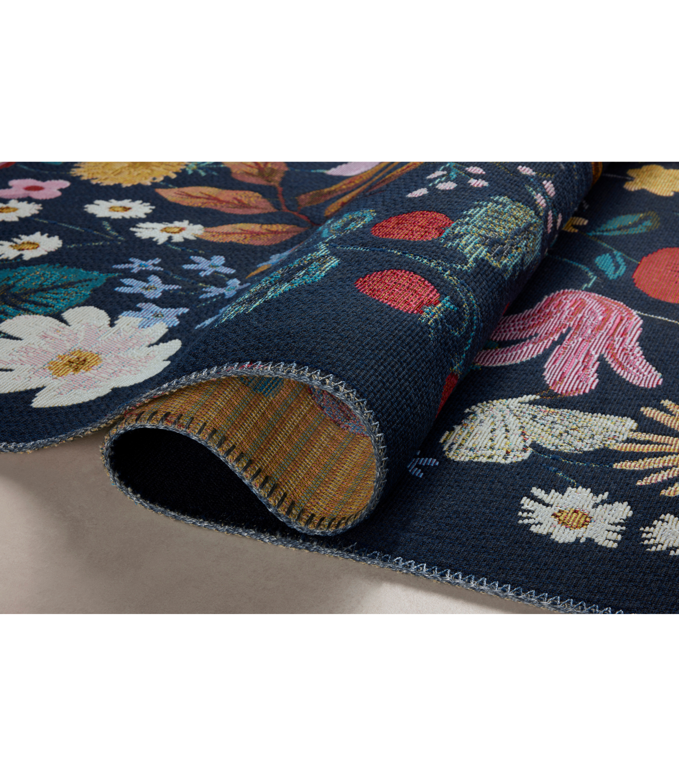 Alfombra Perennial 02 Strawberry Fields Black Rifle Paper Co. × Loloi (161X238) (Interior/Exterior)