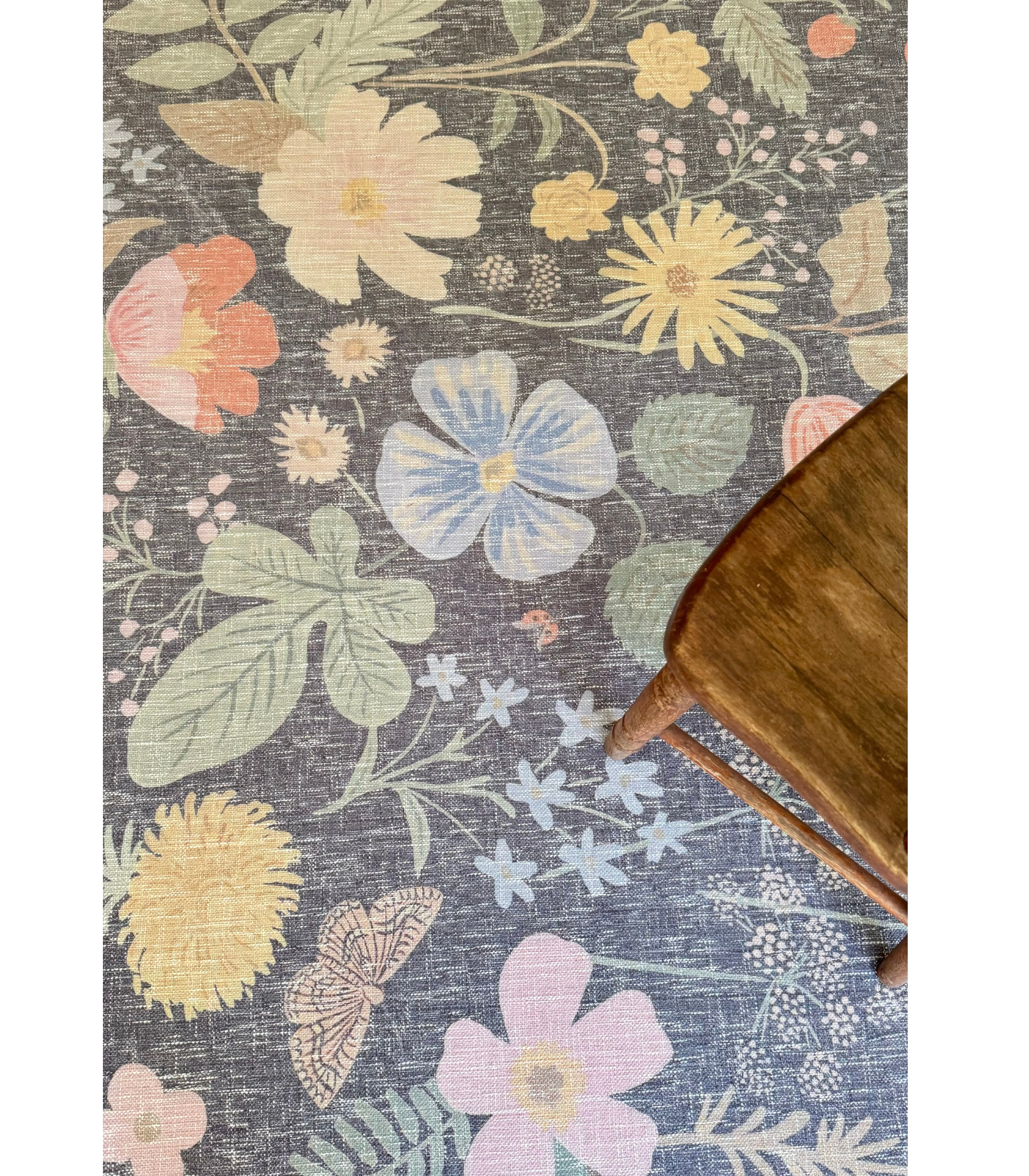 Alfombra Cotswolds 01 Strawberry Fields Black Rifle Paper Co. × Loloi (77x229)