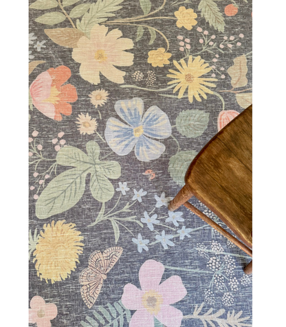 Alfombra Cotswolds 01 Strawberry Fields Black Rifle Paper Co. × Loloi (77x229)