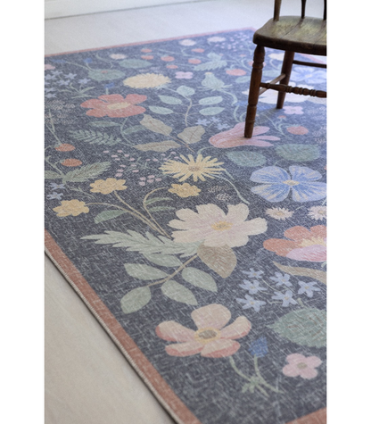 Alfombra Cotswolds 01 Strawberry Fields Black Rifle Paper Co. × Loloi (77x229)